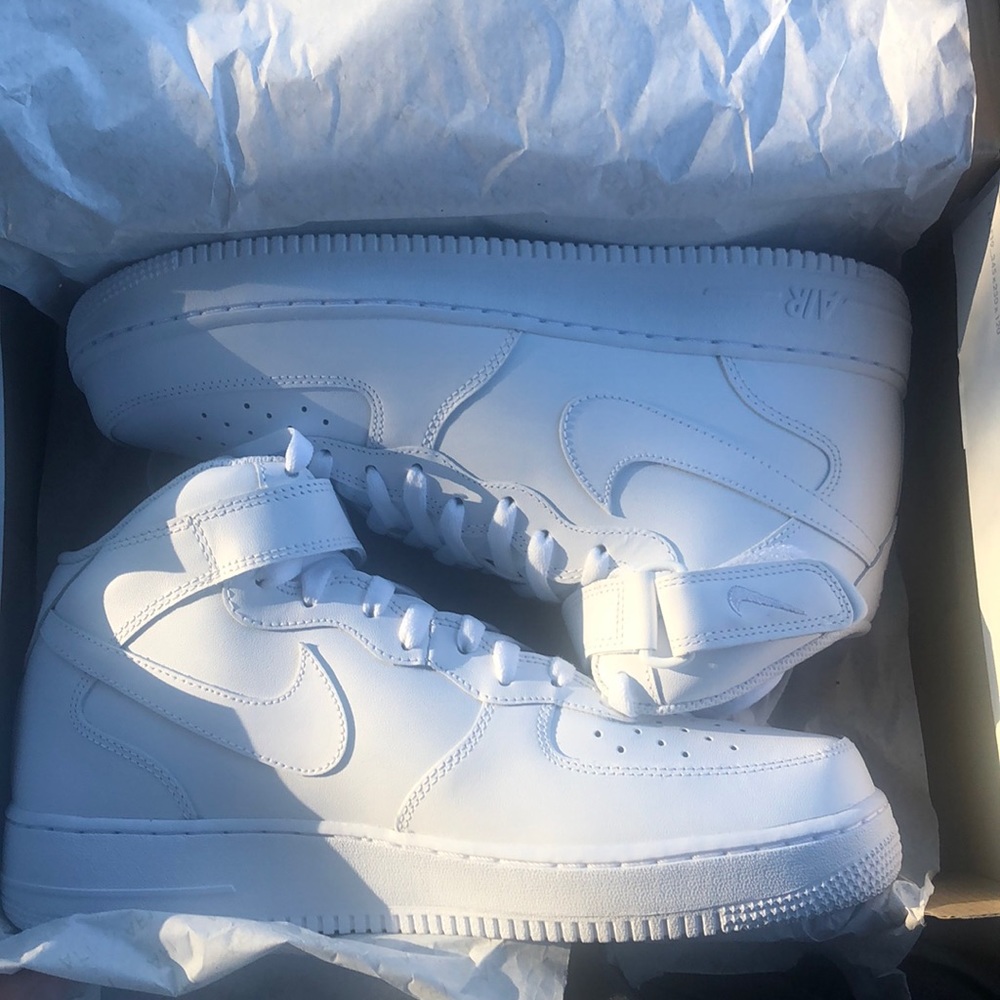Hightop Nike Air Force One - Picture 1 of 3